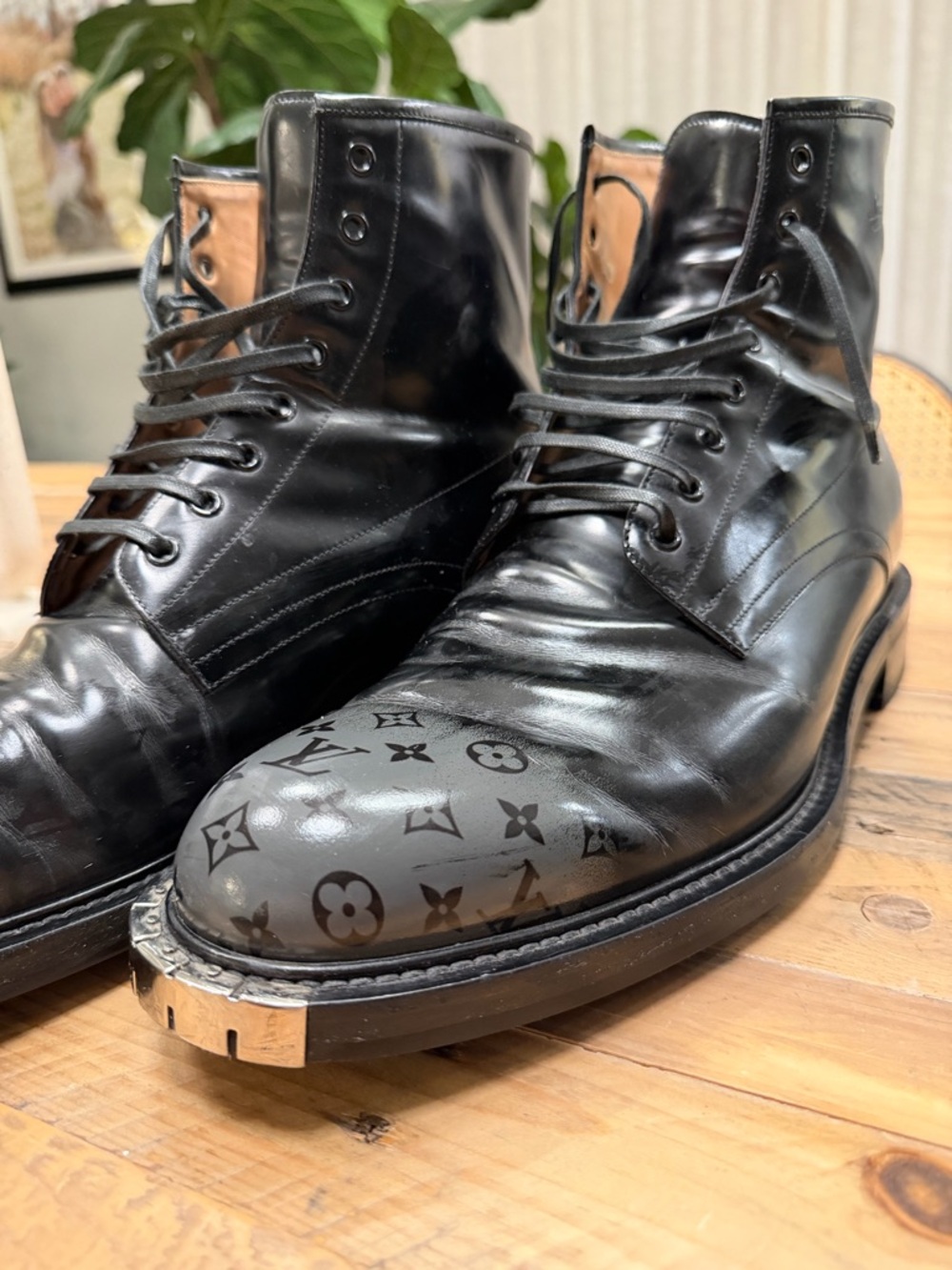 Men's Black Leather Lace-Up Boots with Branded Toe Accent